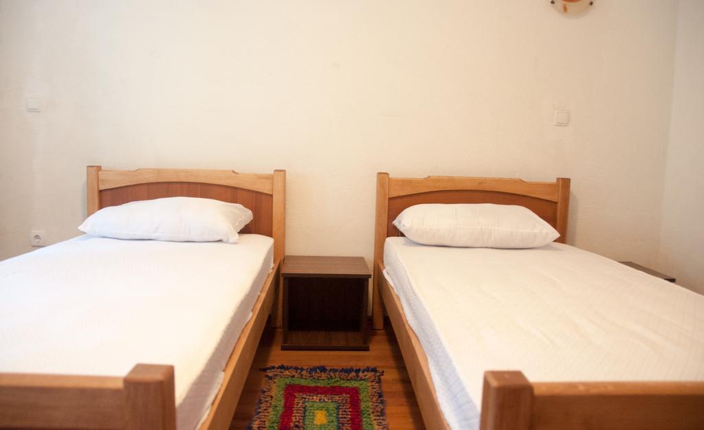 Aste Guesthouse Tropoje Phòng bức ảnh