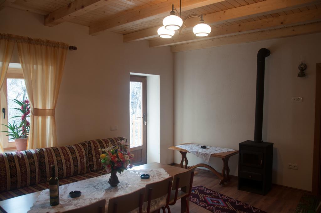Aste Guesthouse Tropoje Ngoại thất bức ảnh