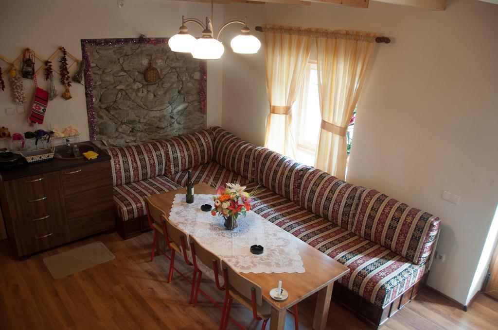 Aste Guesthouse Tropoje Ngoại thất bức ảnh