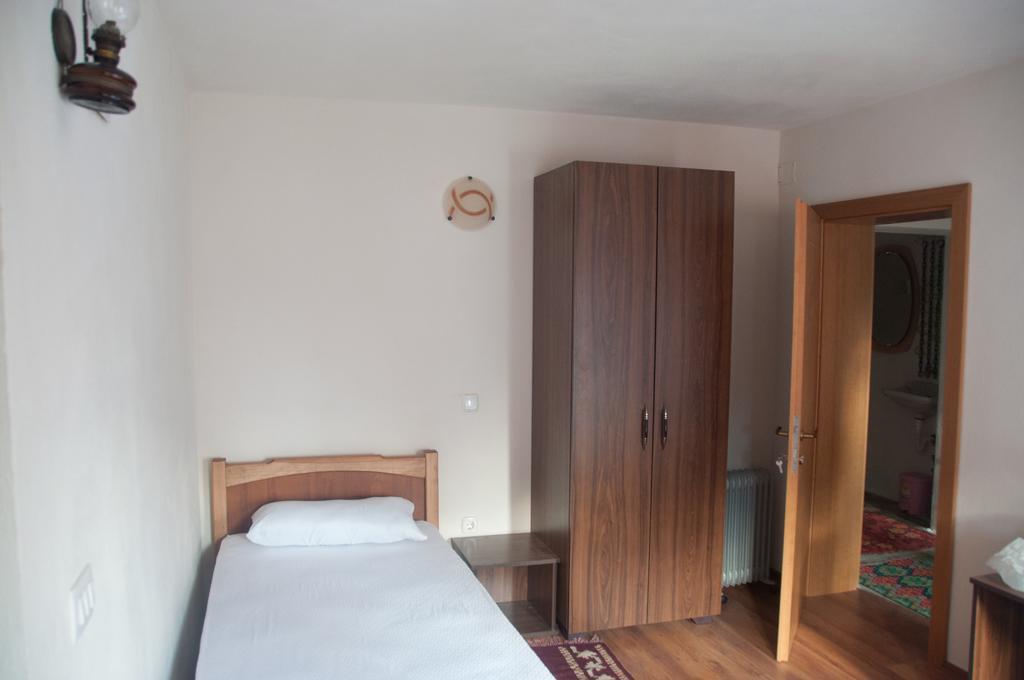 Aste Guesthouse Tropoje Phòng bức ảnh