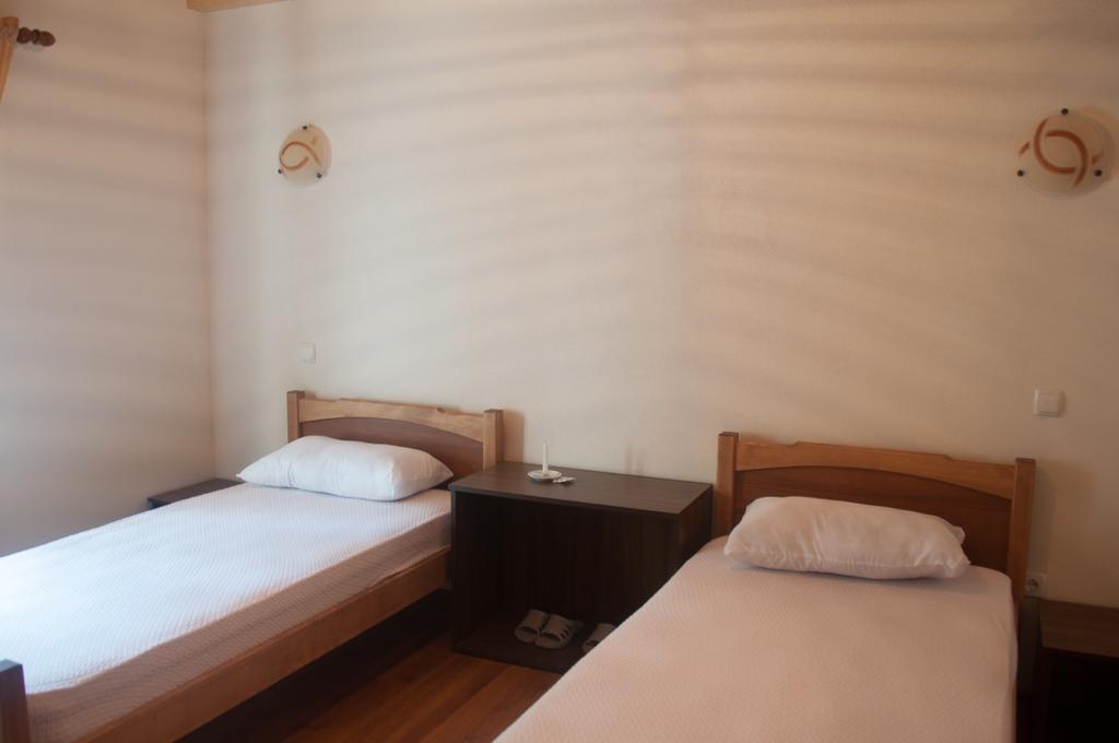 Aste Guesthouse Tropoje Phòng bức ảnh