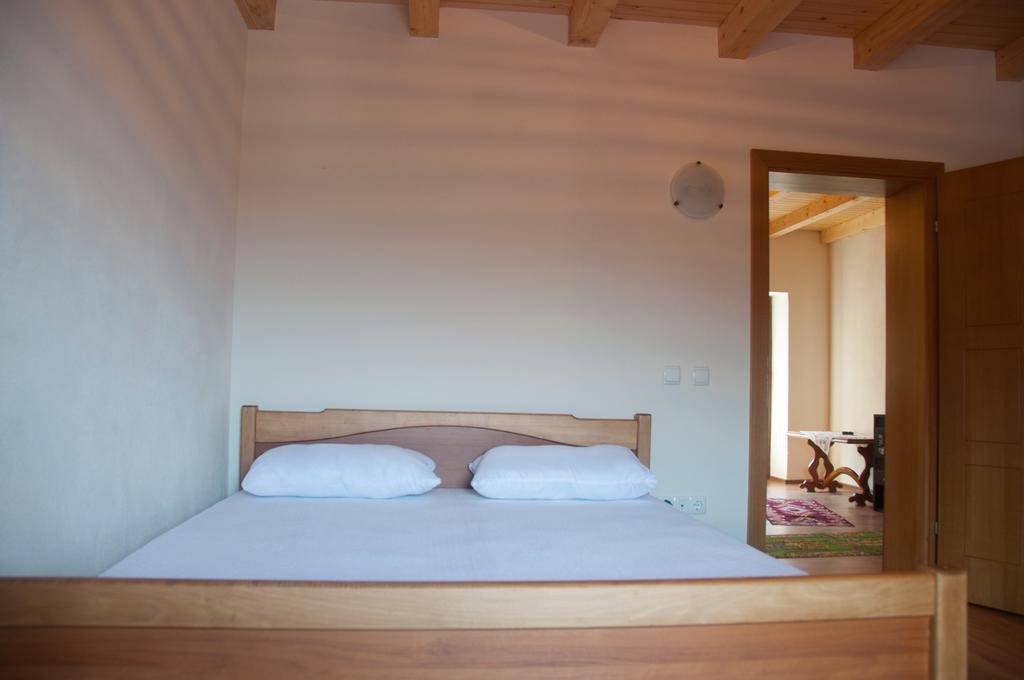 Aste Guesthouse Tropoje Phòng bức ảnh