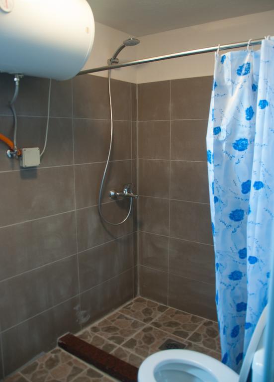 Aste Guesthouse Tropoje Phòng bức ảnh